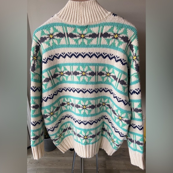 🔖 AMERICAN EAGLE Nordic Pinwheel Floral Fair Isle Turtleneck Sweater Green Blue - Picture 7 of 7